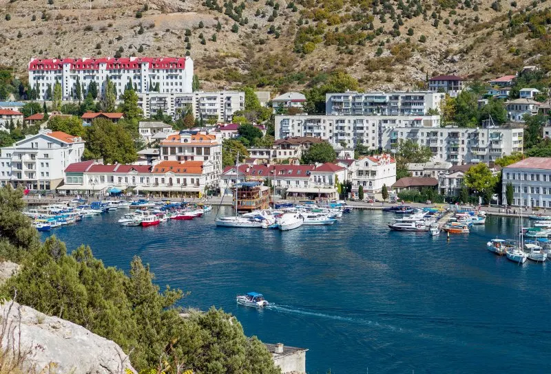 Храм во имя Двенадцати Апостолов в Балаклаве - фото