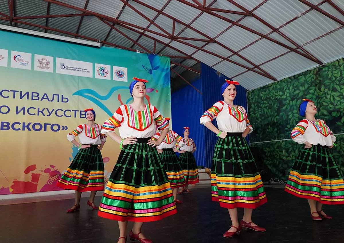 Яркое солнце Азовского в Курортном комплексе Азовский