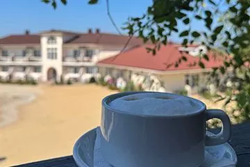 АзовЛенд - отель в Крыму на берегу моря с бассейном и шведским столом