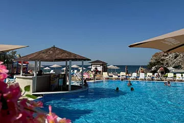 Бассейн в АзовЛенде Крым