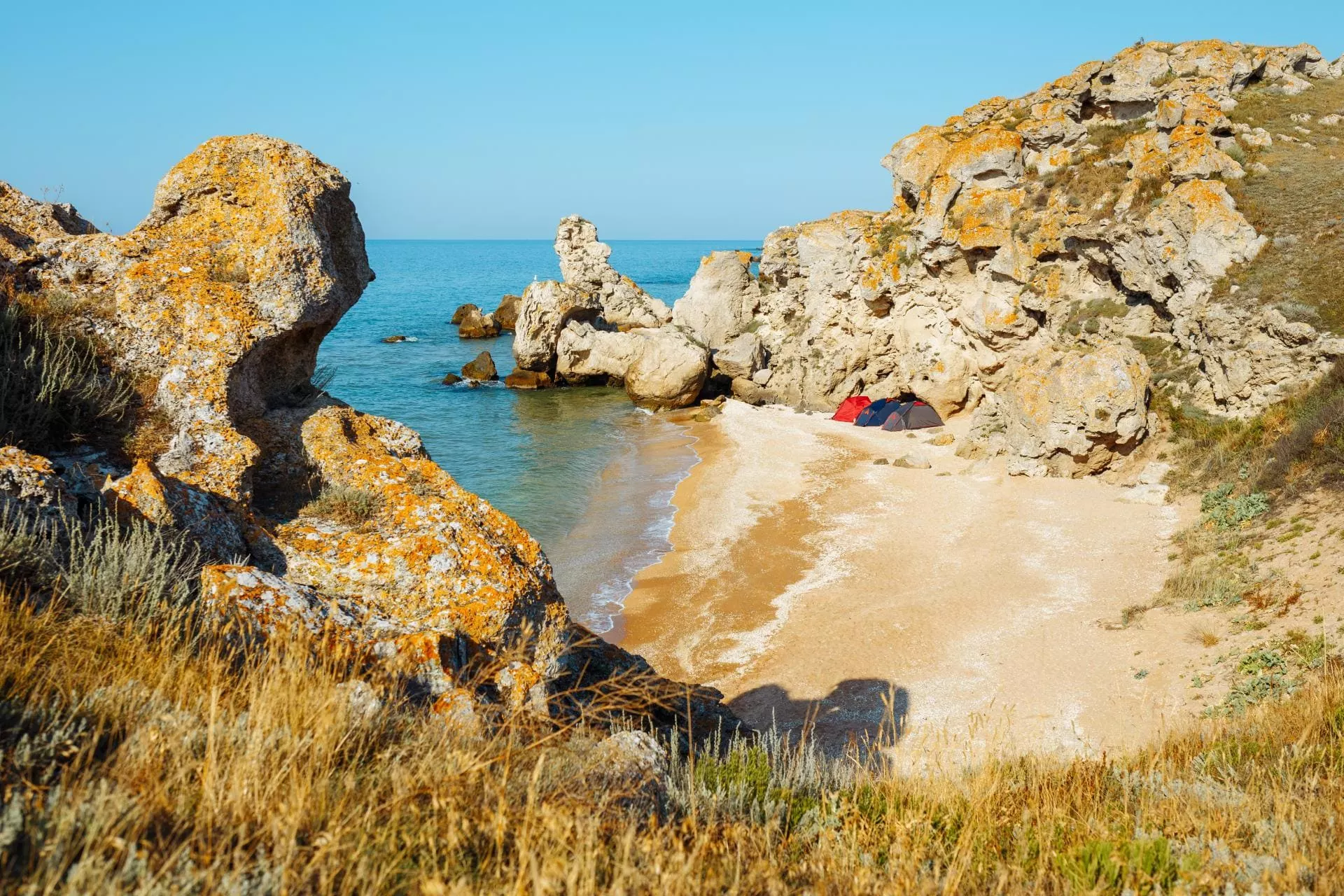 Где лучше путешествовать с палаткой в Крыму?