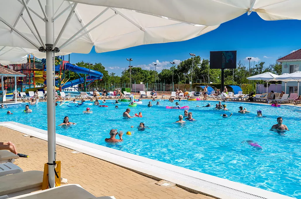 Отели Крыма для отдыха с детьми с бассейнами и аквапарками - курортный комплекс Азовский