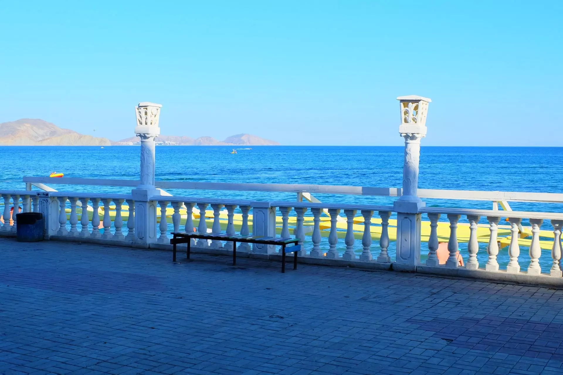 Набережная в Коктебеле