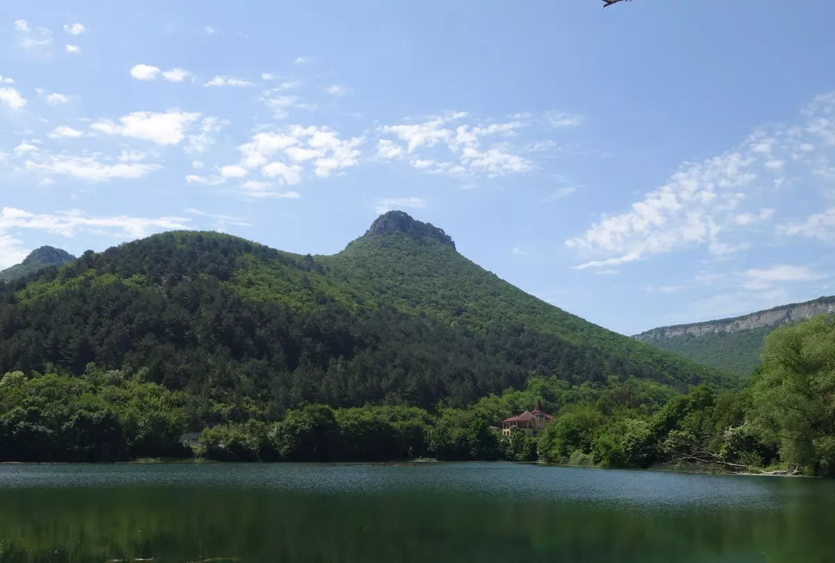 Озеро Кастель в Крыму - вид
