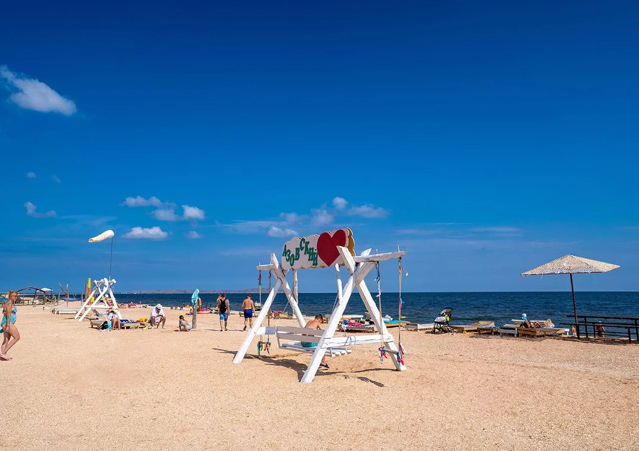 Пляж Курортного комплекса Азовский Крым