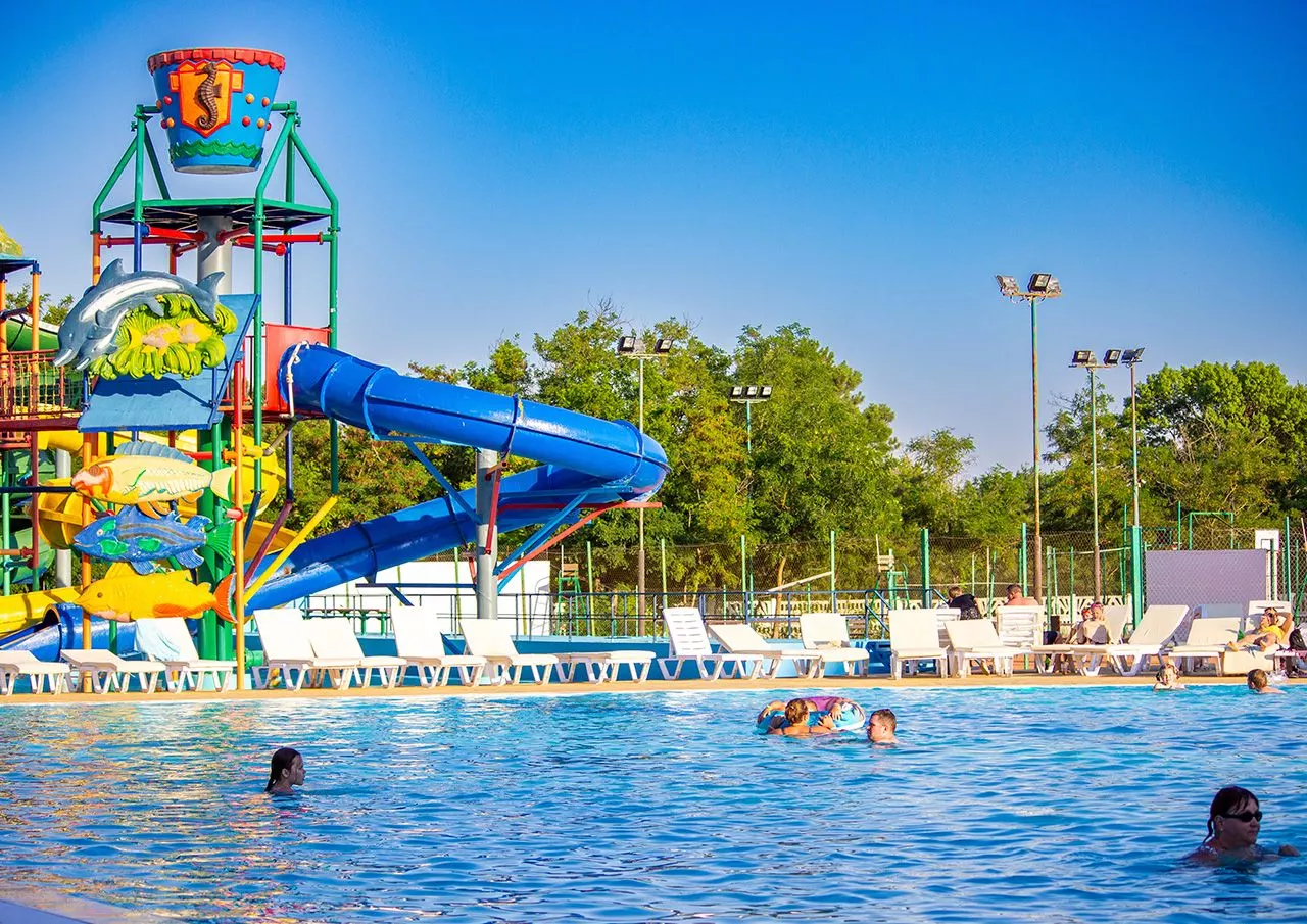 Отели в Щелкино на Азовском море - курортный комплекс Азовский