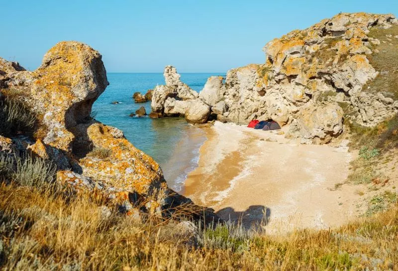 Где лучше путешествовать с палаткой в Крыму?