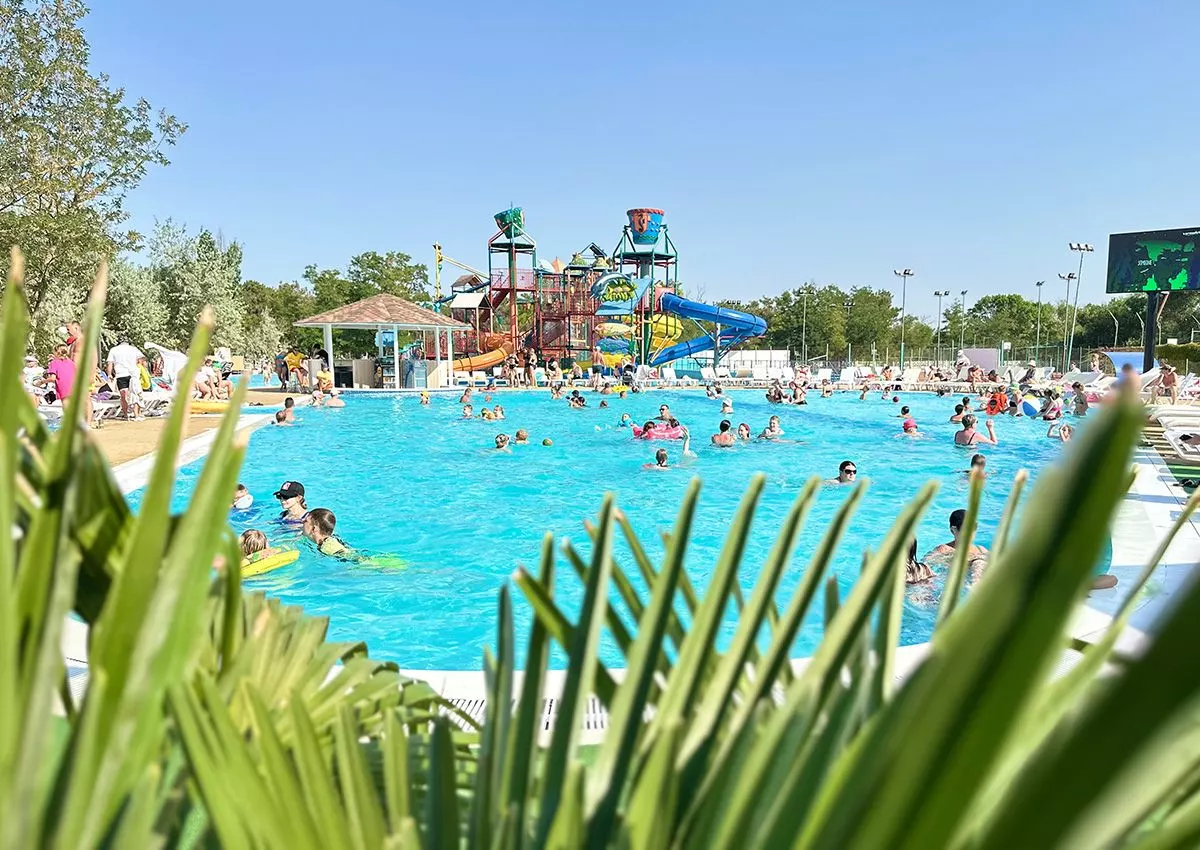 Отдых в Крыму с детьми в курортном комплексе Азовский