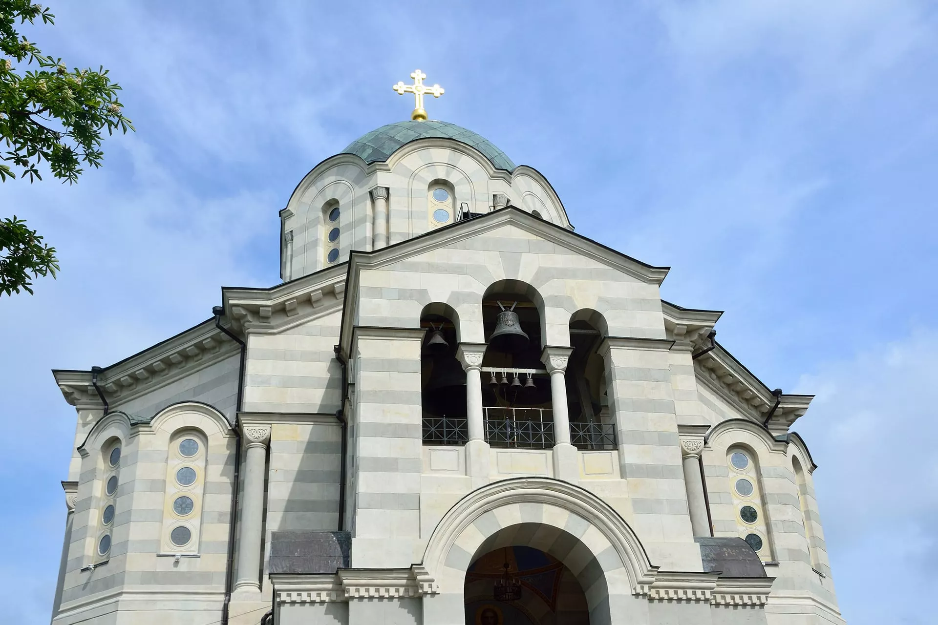 Вход в Адмиралтейский собор Святого Владимира