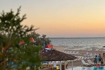 АзовЛенд - отель в Крыму на берегу моря с бассейном и шведским столом