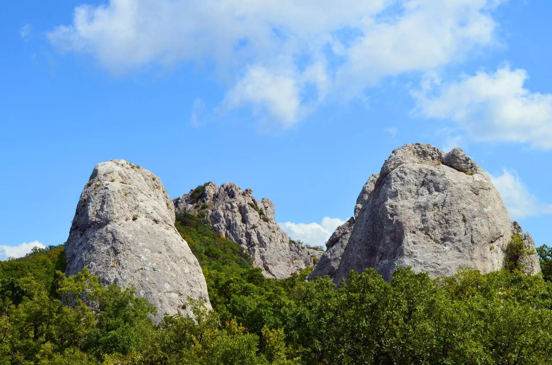 Храм Солнца в Крыму вид