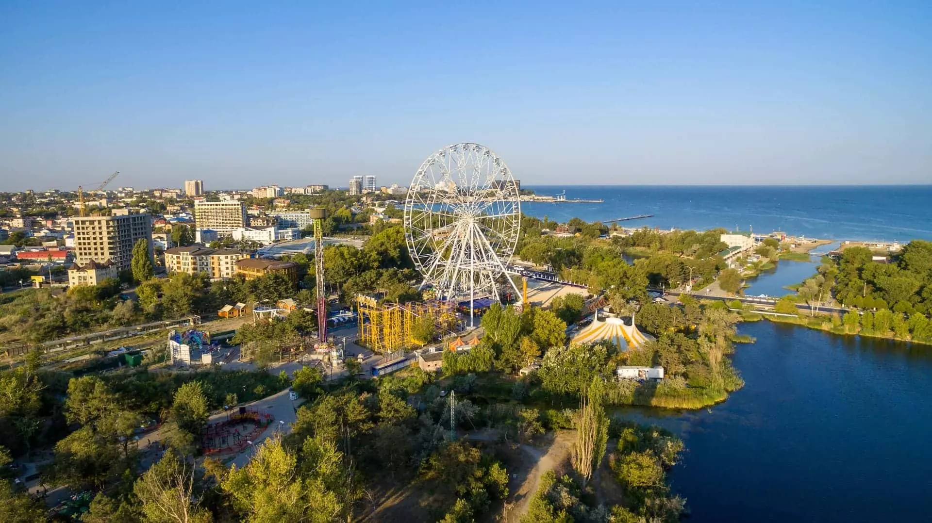 водоросли на пляже Анапы