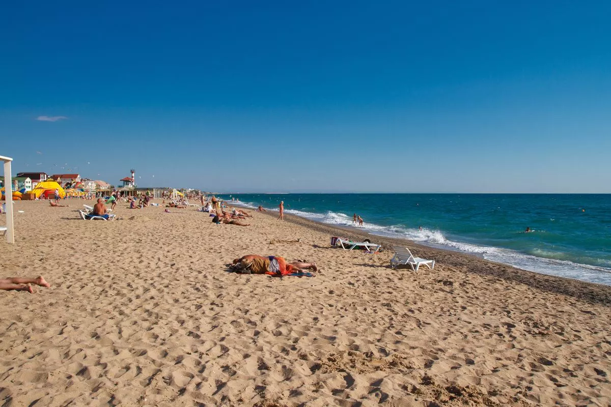 Пляж Лазурный берег  в Крыму