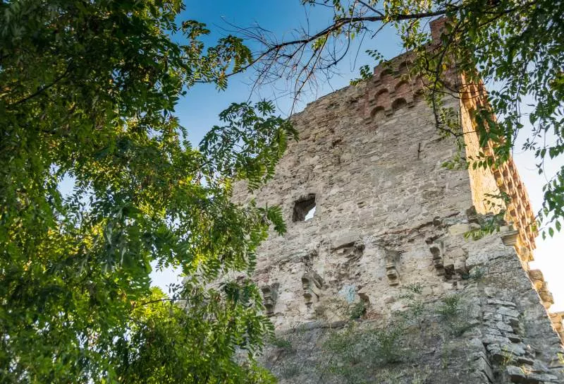 Башня Святого Константина в Феодосии - фото