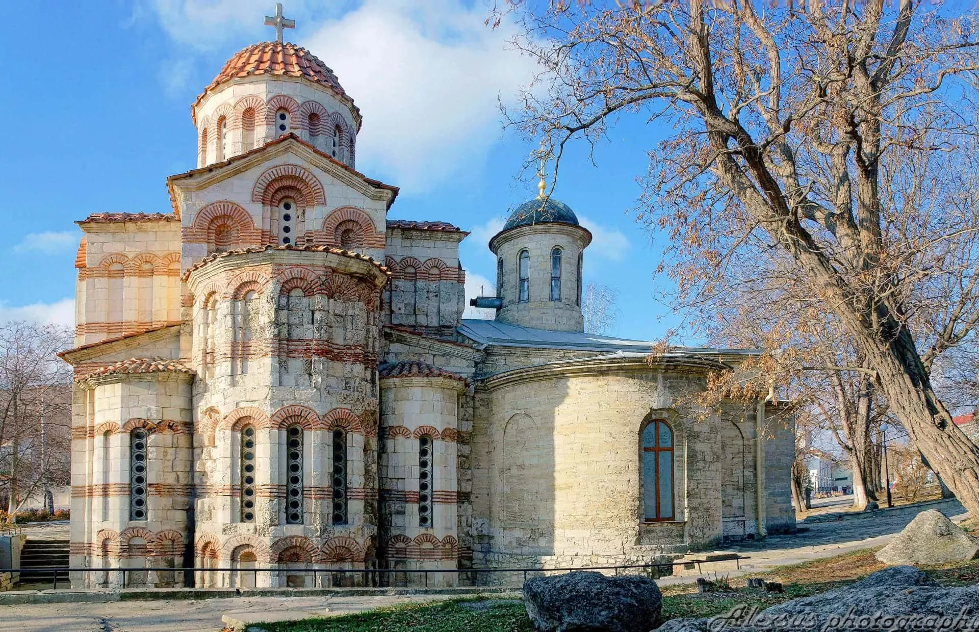 Храм Святого Иоанна Предтечи фото осенью