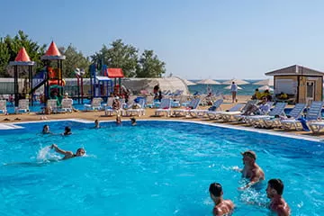 Бассейн в АзовЛенде Крым