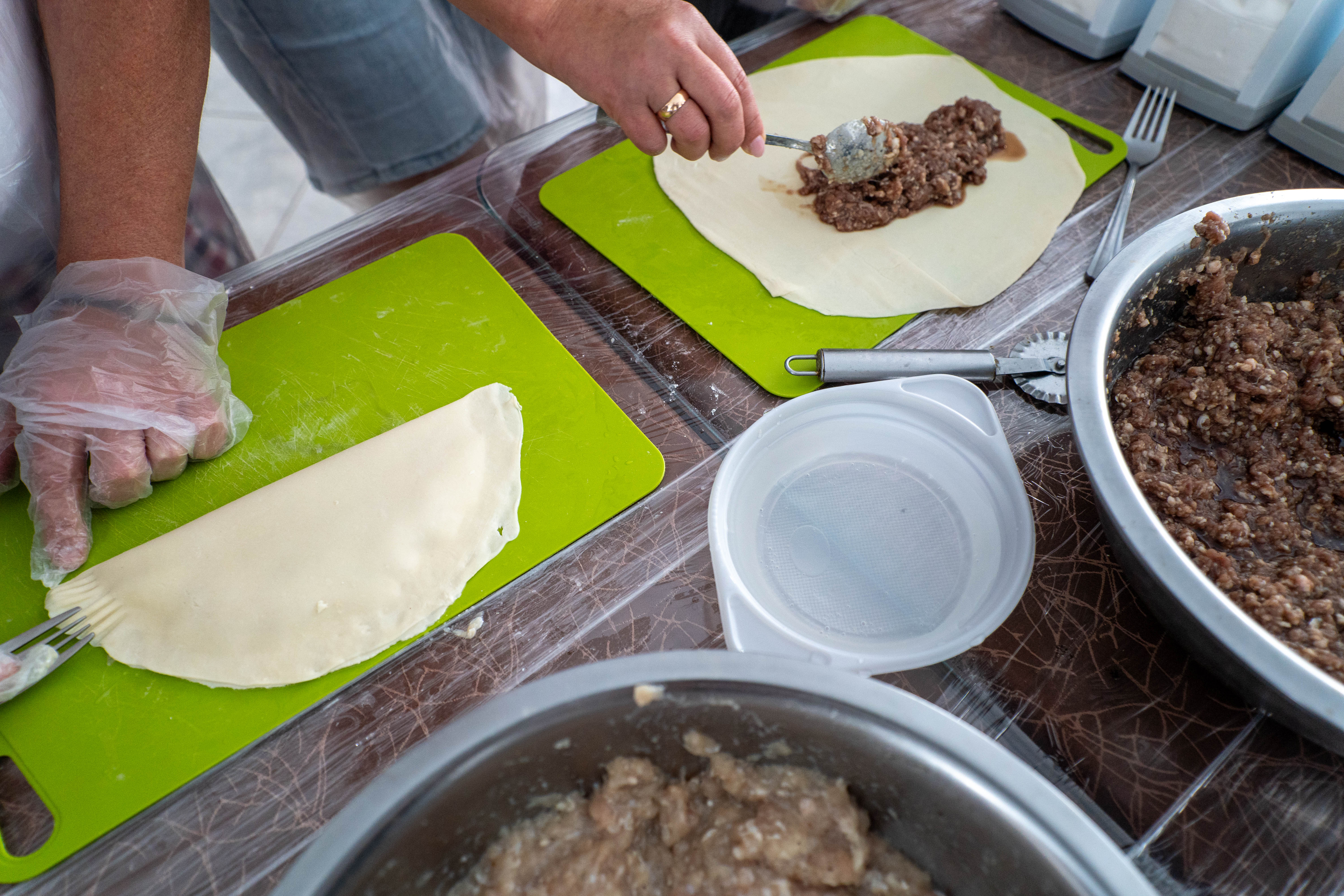 Мастер-класс по чебурекам в Курортном комплексе «Азовский»