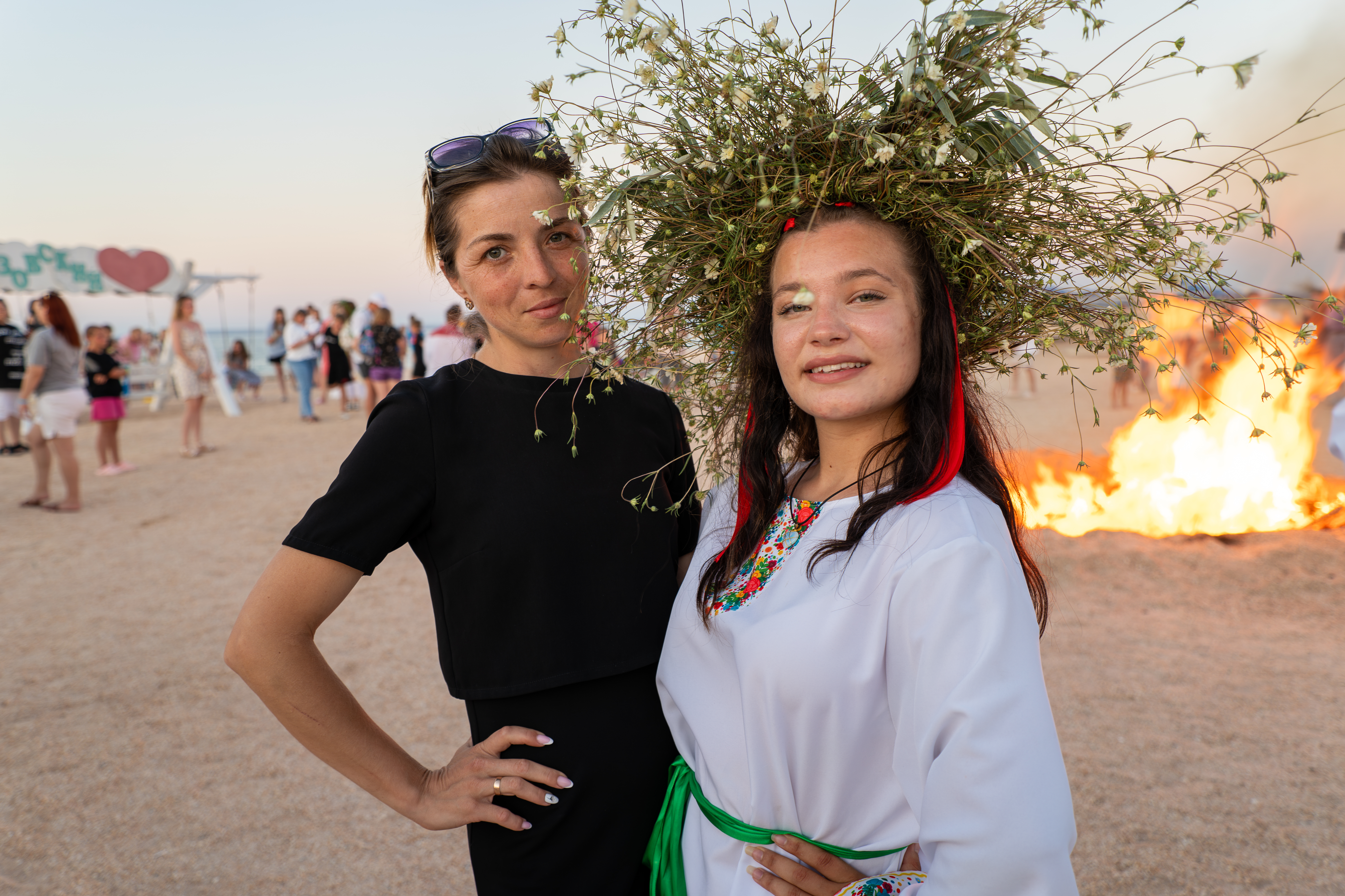 Народные танцы у костра