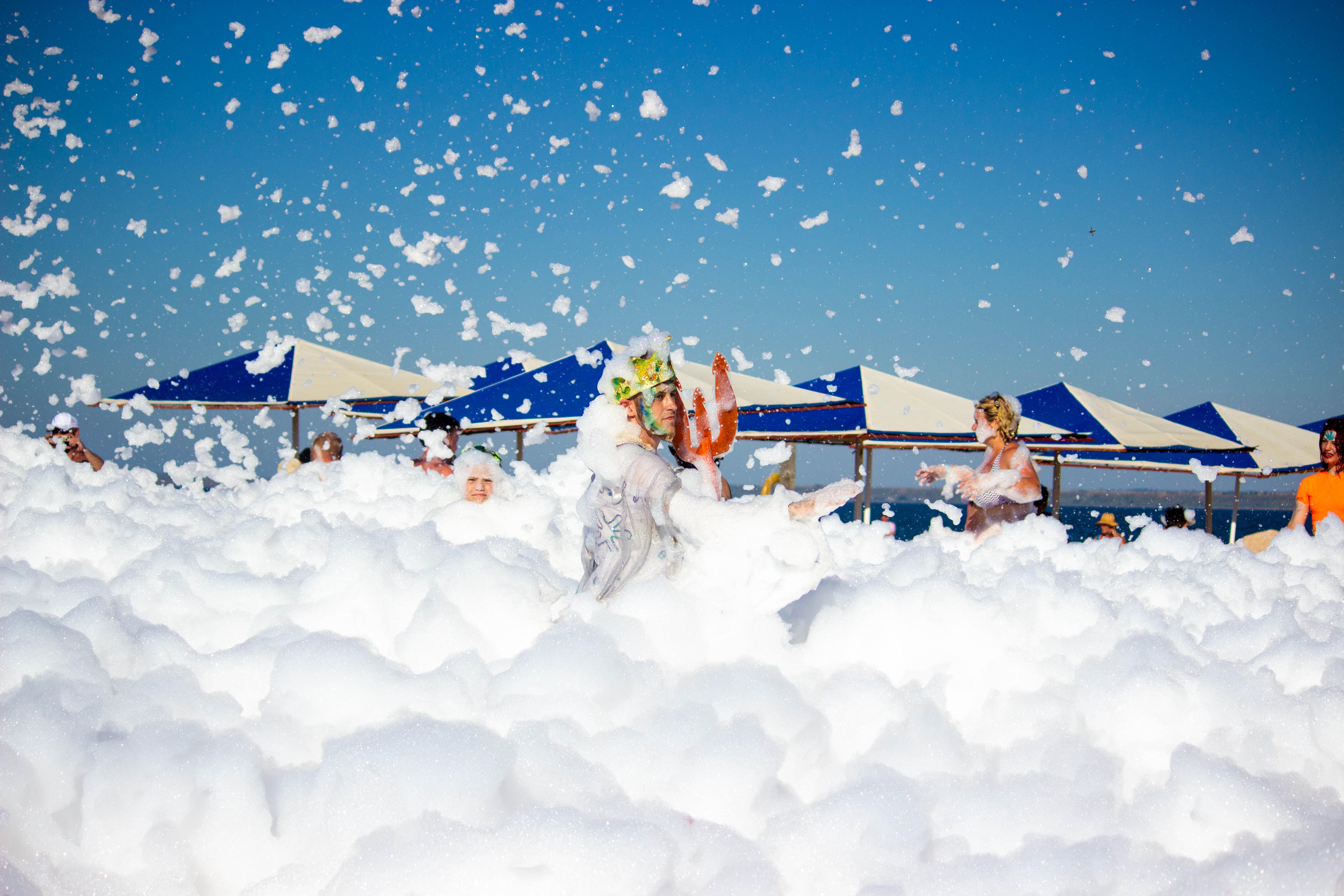 Пенная вечеринка на Дне Нептуна в Курортном комплексе «Азовский» Крым