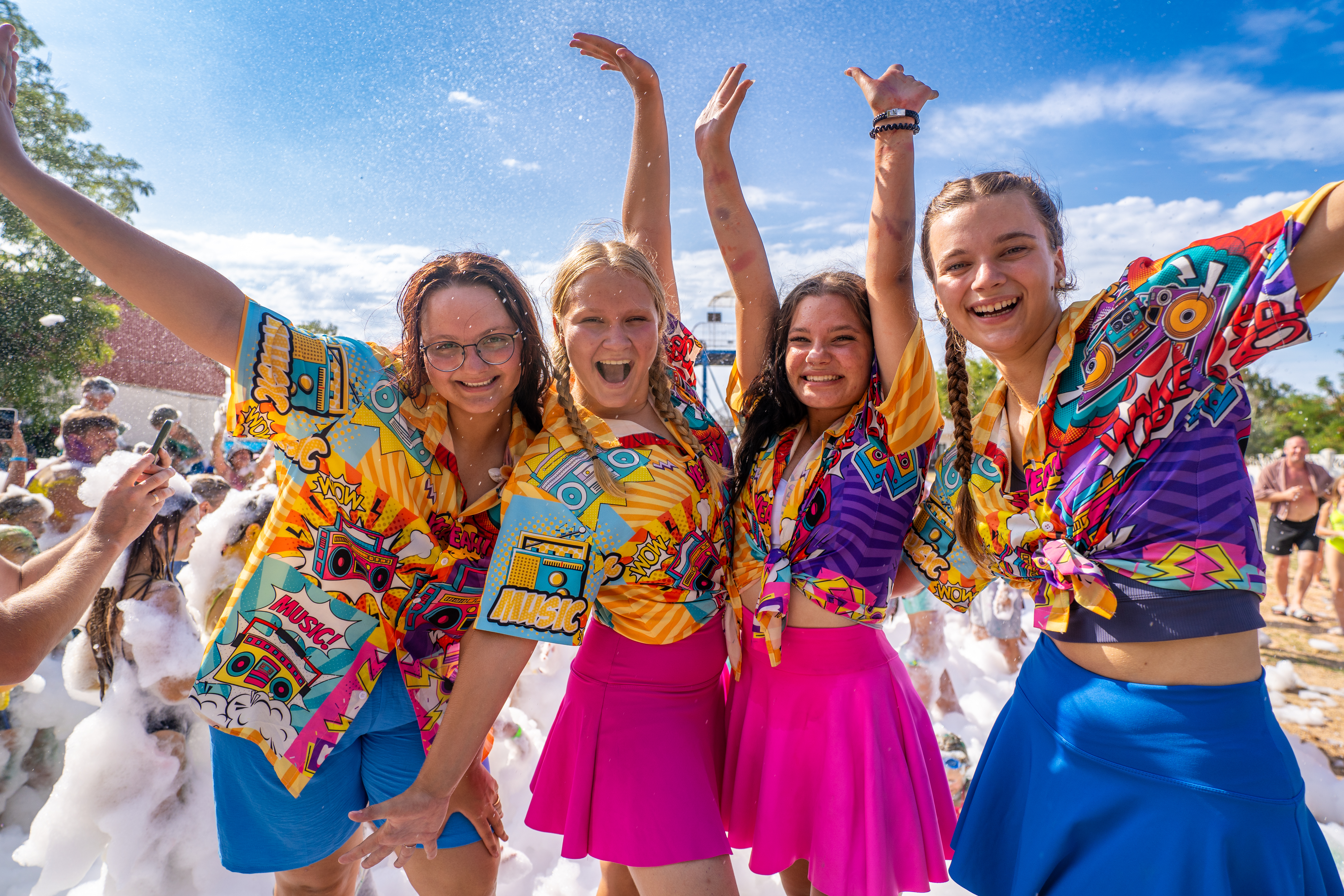 Фестиваль красок Холи в Курортном комплексе «Азовский» Крым