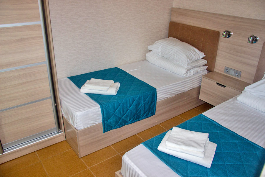 двуспальная кровать в номере