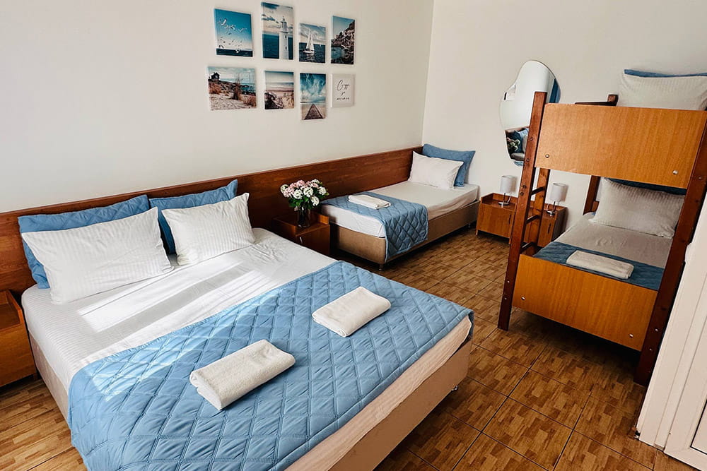 спальные места в номере Семейные с верандой (с двухъярусной кроватью)