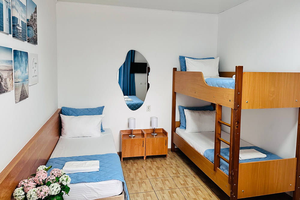 спальные места в номере Семейные с верандой (с двухъярусной кроватью)