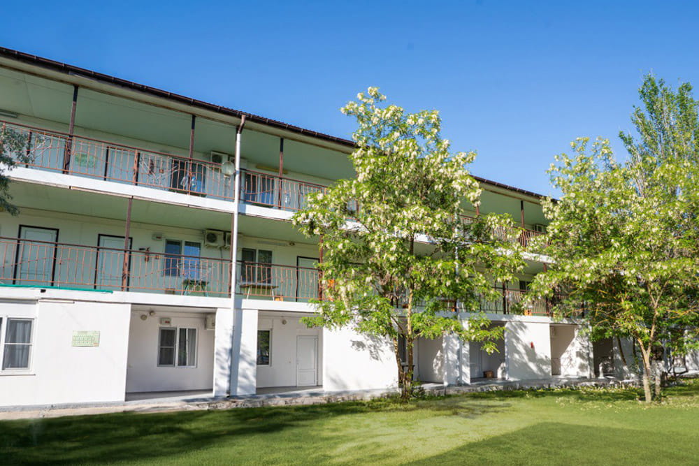 спальные места в номере Семейные с верандой (с двухъярусной кроватью)