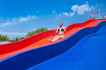 Крытый и открытый бассейны в курортном комплексе Азовский Крым