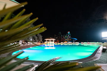 Курортный комплекс Азовский вечером