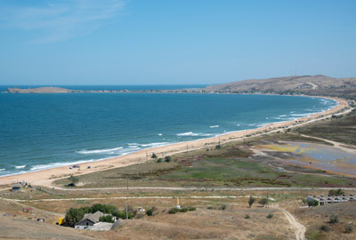 Пляж в поселке Штормовое в Крыму