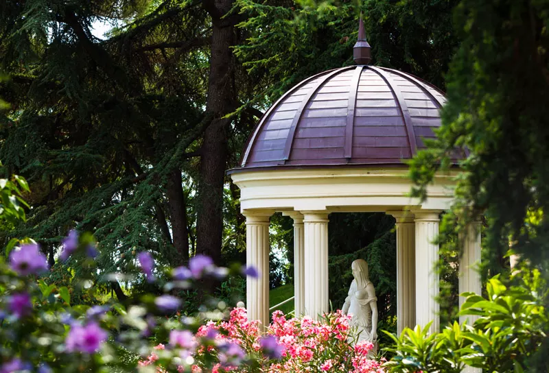 Беседка в парке Айвазовского