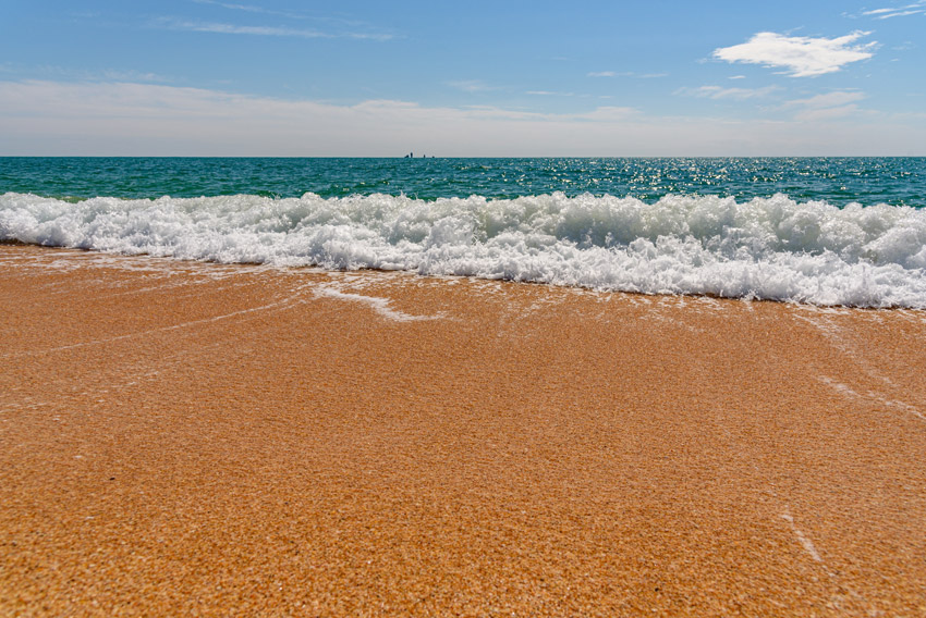 Песочный пляж в Берегового