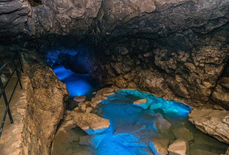 Где находятся пещеры в Крыму?