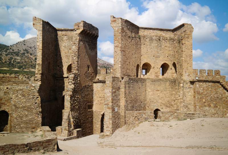 Генуэзская крепость в Судаке - внешний вид