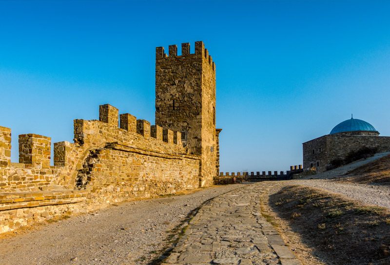 Стены Генуэзской крепости