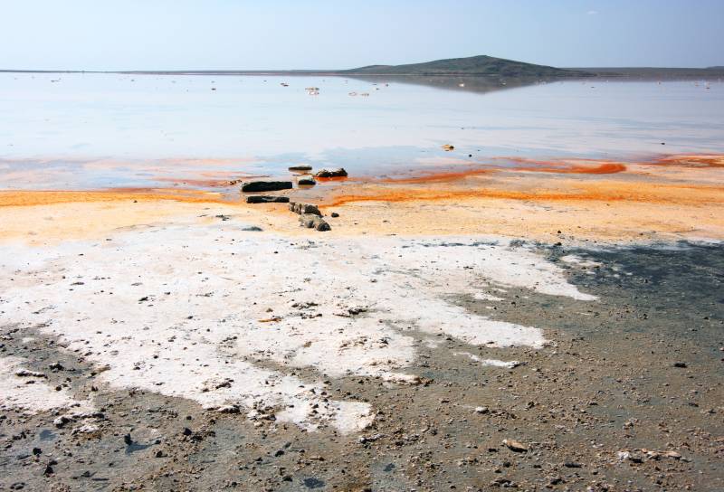 Лечебные грязи на озере Сиваш Крым
