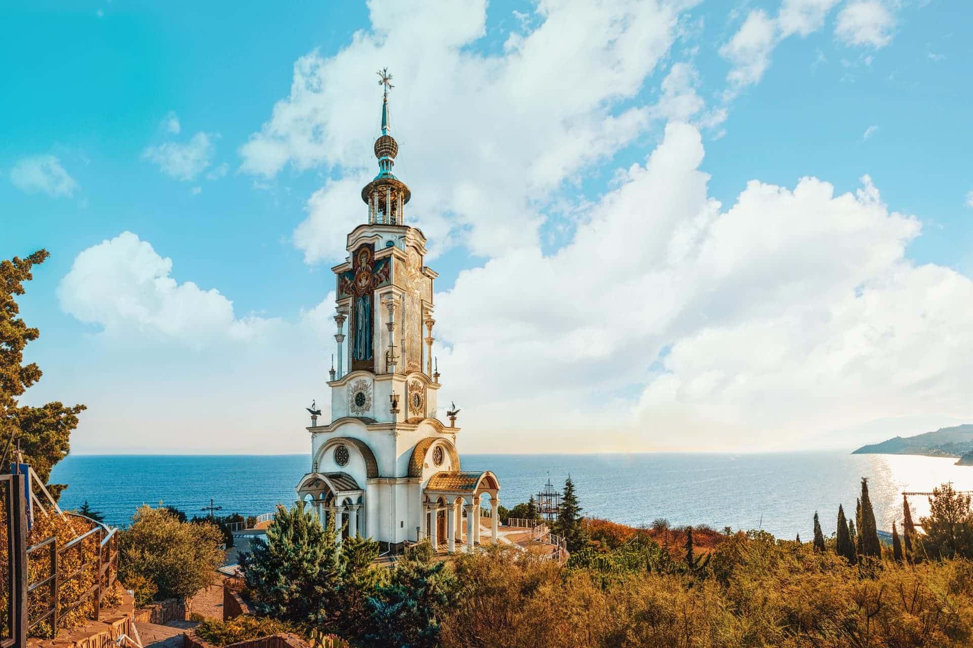 Храм маяк Святителя Николая Мирликийского