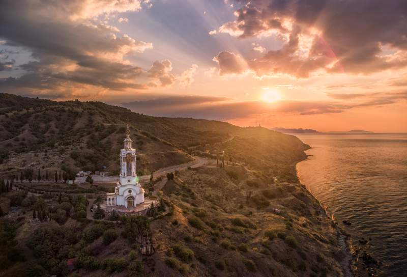 Храм-маяк Святителя Николая Чудотворца вид с площадки