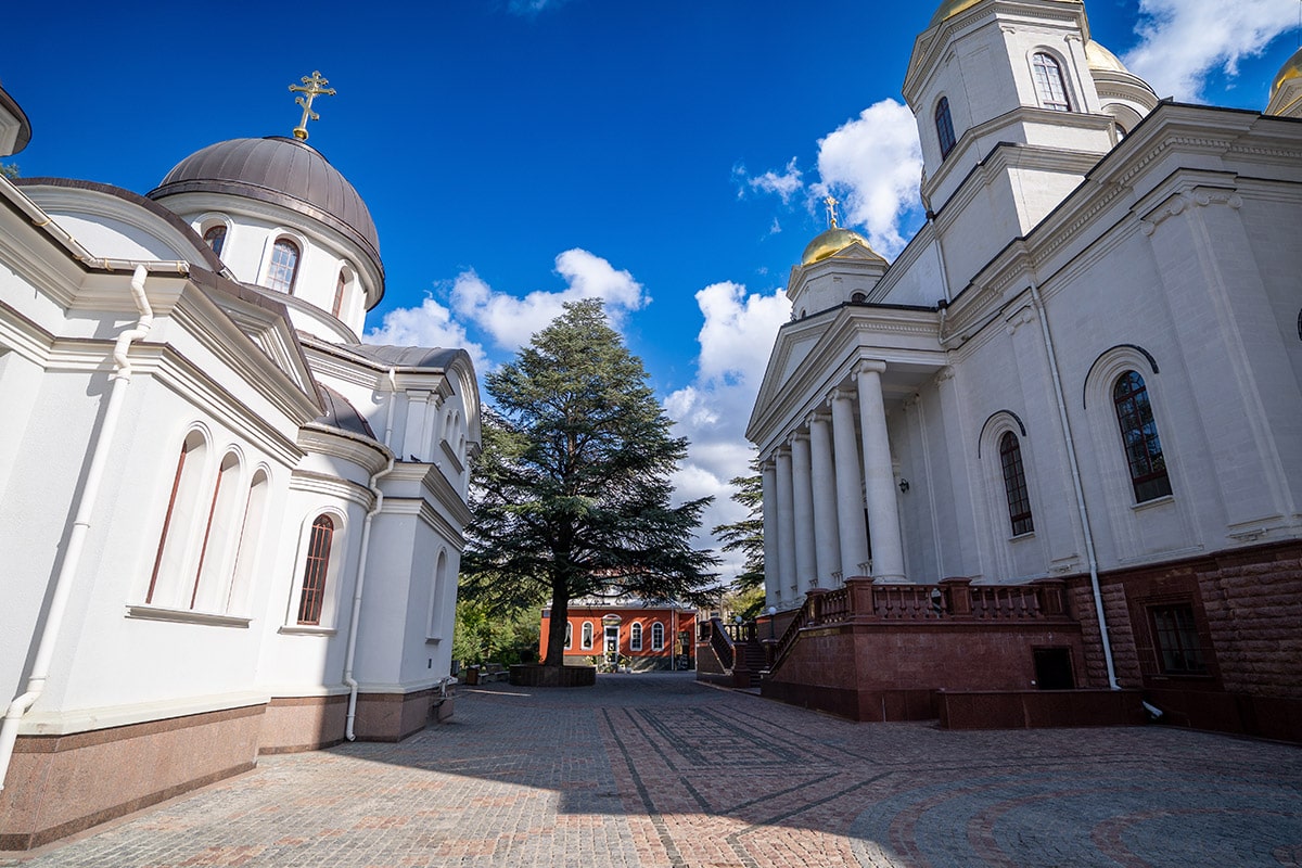 Храм всех святых в Симферополе в Крыму