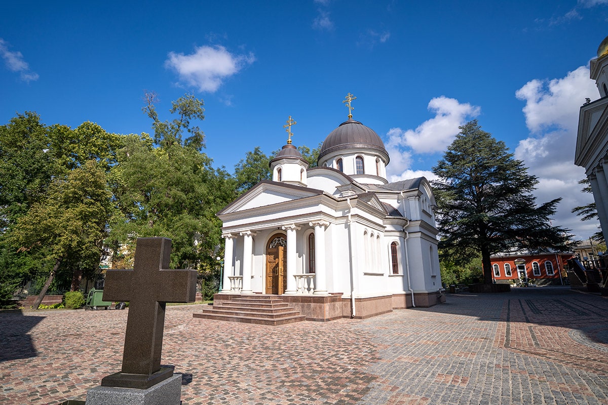 Где находится Храм всех святых в Симферополе в Крыму