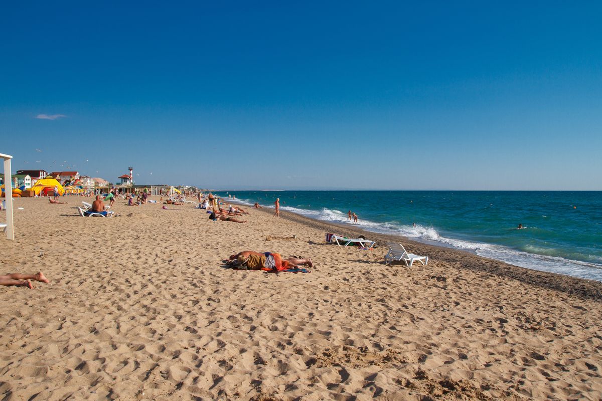 Пляж Лазурный берег в Крыму