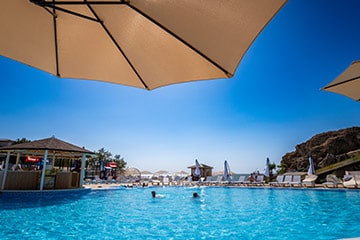 Бассейн на берегу моря в АзовЛенде